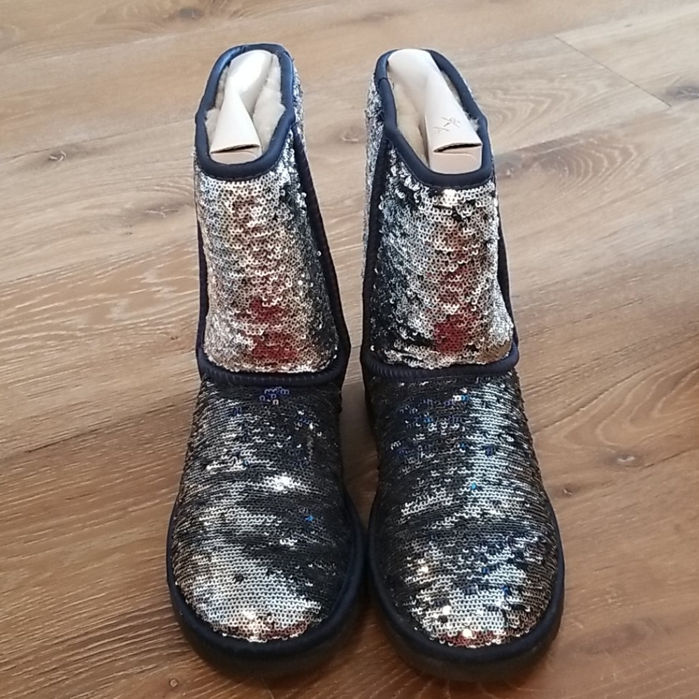 UGGs Short Sparkles in Blue